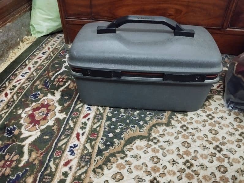 Samsonite vanity box 5