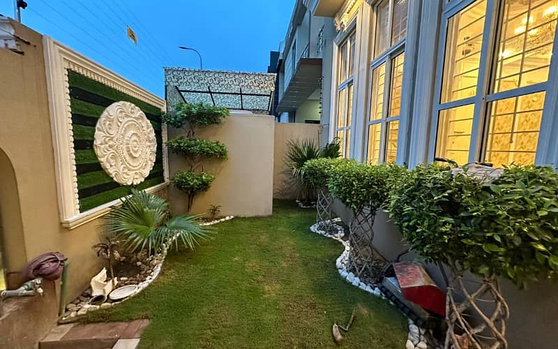 10 Marla Spanish House Available For Sale In Paragon City Lahore 2