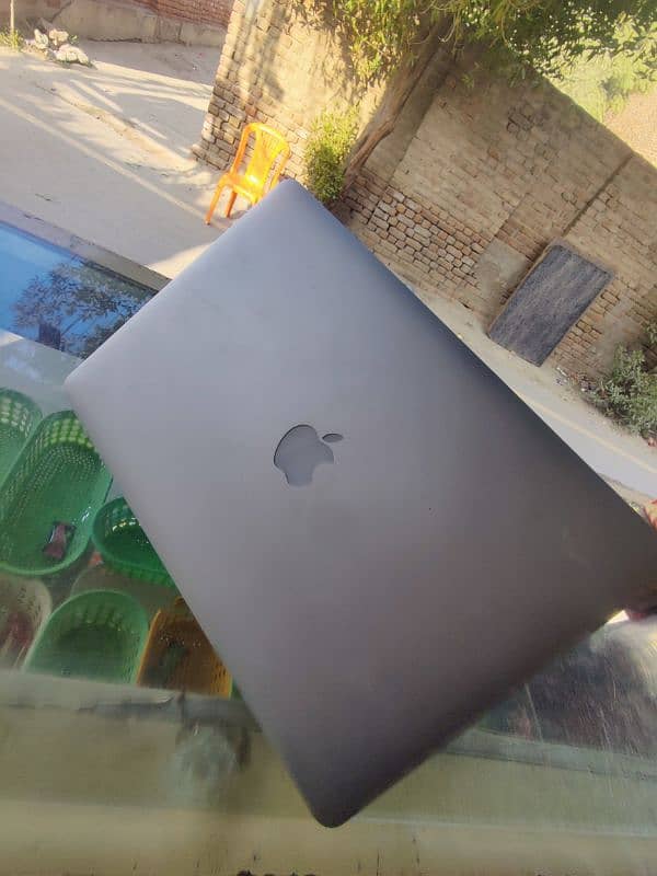 MacBook pro ( Retina' 15- Inch 'Mid 2014 0