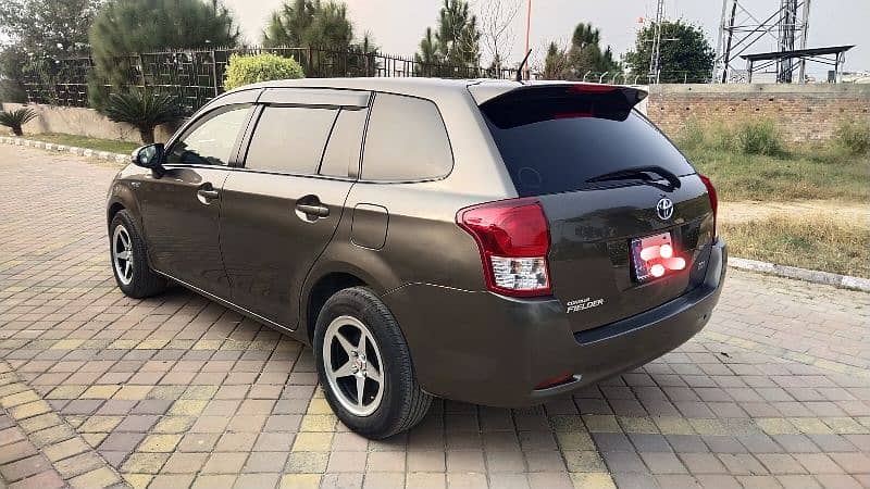 Toyota Corolla Fielder 2015 3