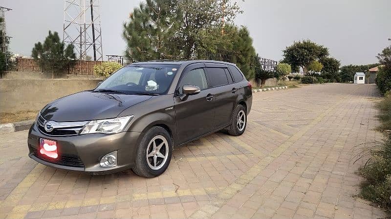 Toyota Corolla Fielder 2015 4