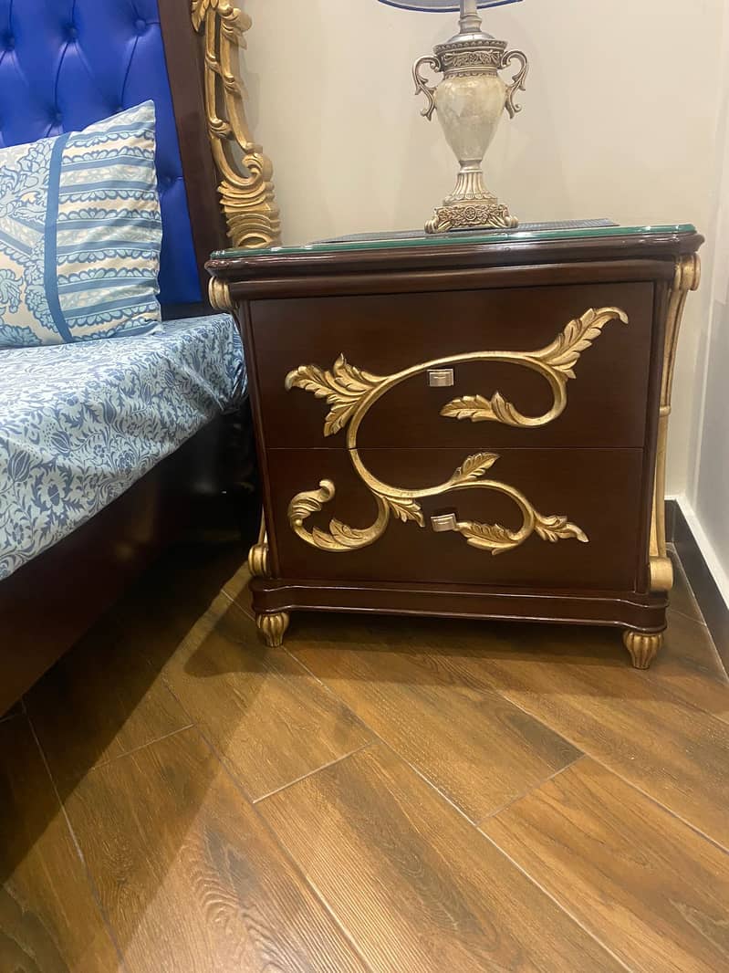 King size bed made from 100% solid seasoned Shisham wood, in 1