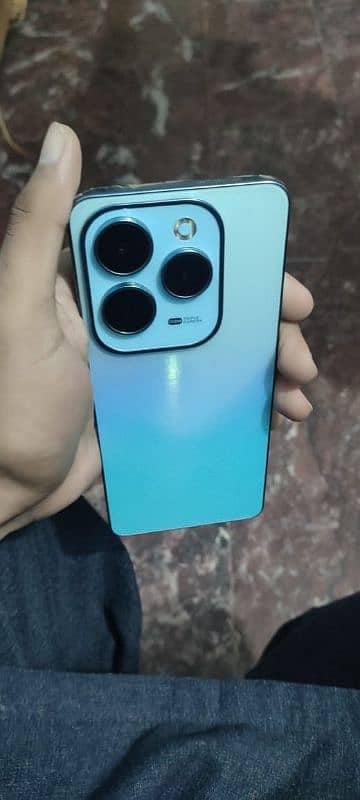 Infinix hot 40 pro 10/10 condition only box open Good condition 1