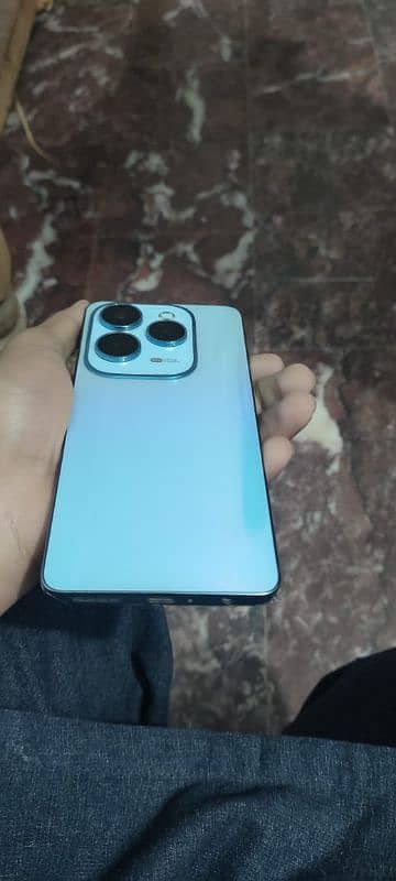 Infinix hot 40 pro 10/10 condition only box open Good condition 9