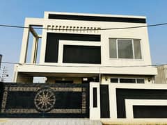 10 Marla Modern House Available For sale in Paragon City Lahore