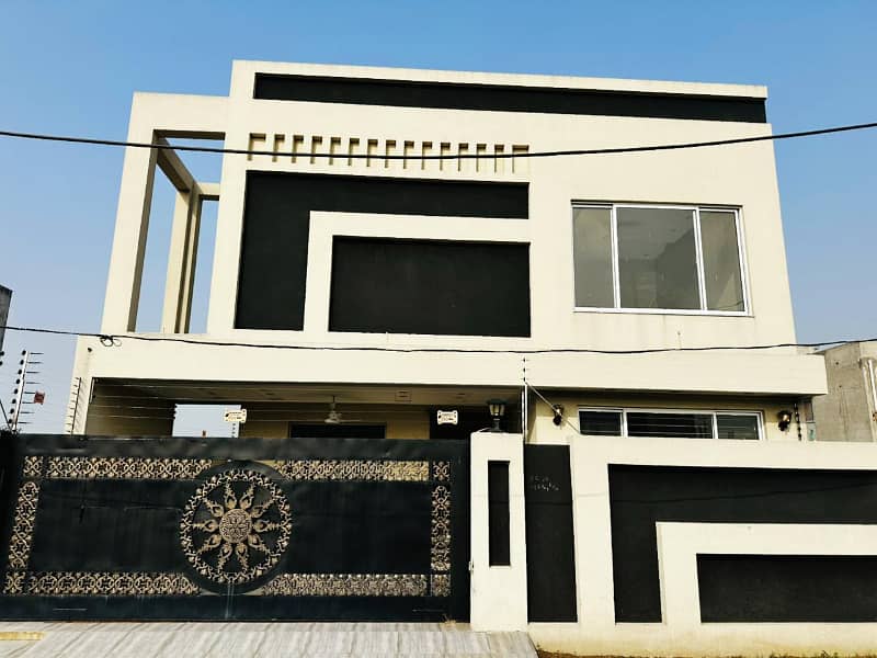 10 Marla Modern House Available For sale in Paragon City Lahore 0