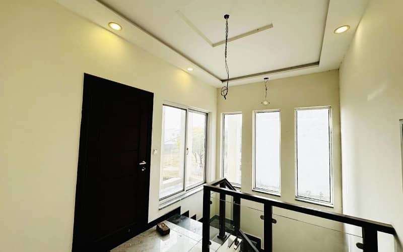 10 Marla Modern House Available For sale in Paragon City Lahore 11