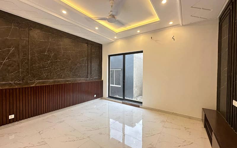 10 Marla luxury House Available For Sale In Paragon City Lahore 22