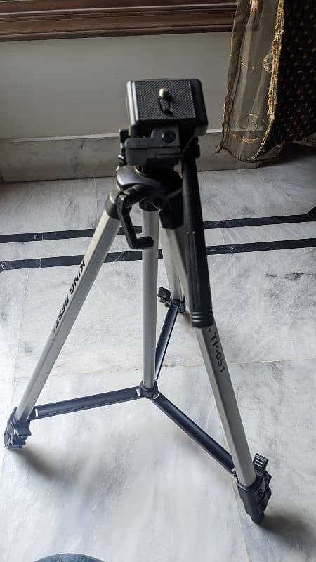 HIGH QUALITY KING TRIPOD 1