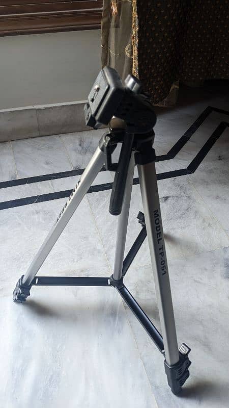 HIGH QUALITY KING TRIPOD 2