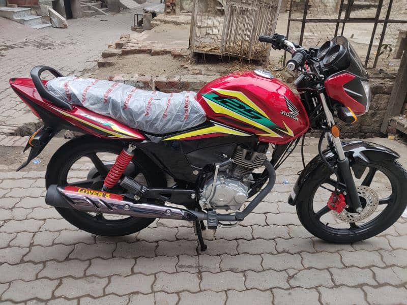 Honda CB 125f 2024 model 4