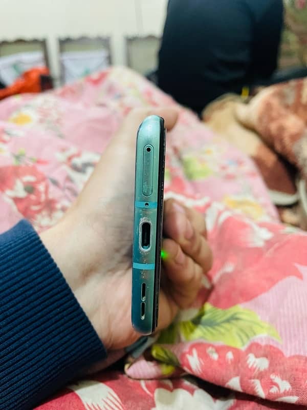 oneplus 8t single line in screen and back damage 4