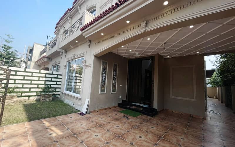 10 Marla Spanish House Available For Sale In Paragon City Lahore 2