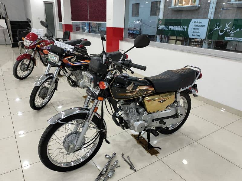 Honda CG 125 Gold Edition Self Start Black Colour 0