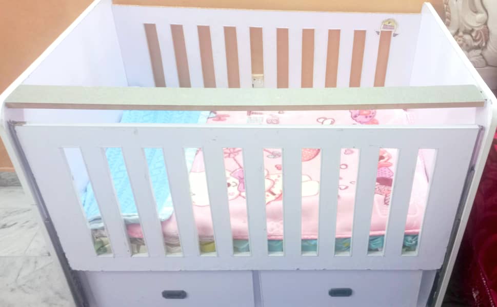 BABY WOODEN CRIB AND COT 0