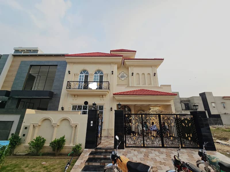 10 Marla Spanish House Available for sale in Paragon City 0