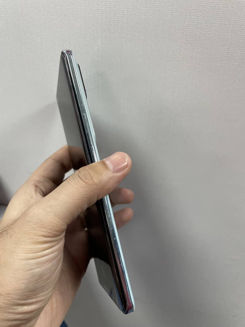 Vivo V30 3