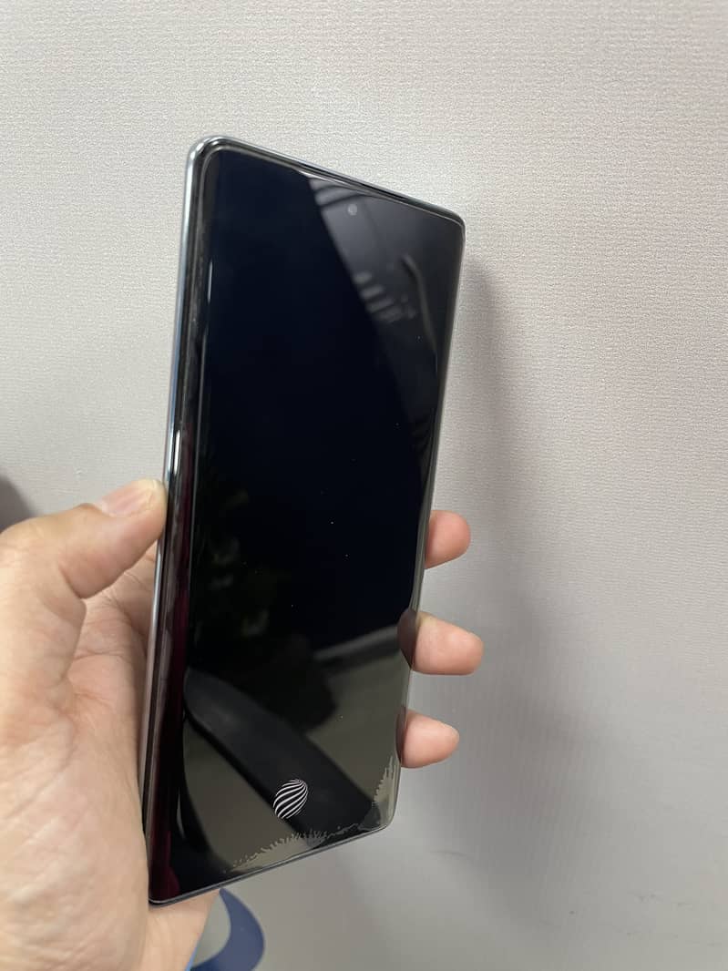 Vivo V30 4