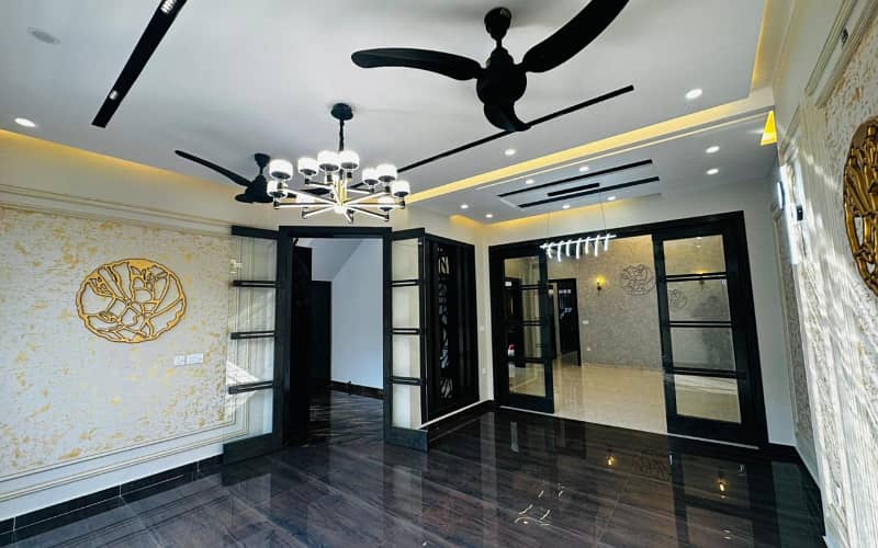 10 Marla luxury House Available For Sale In Paragon City Lahore 8