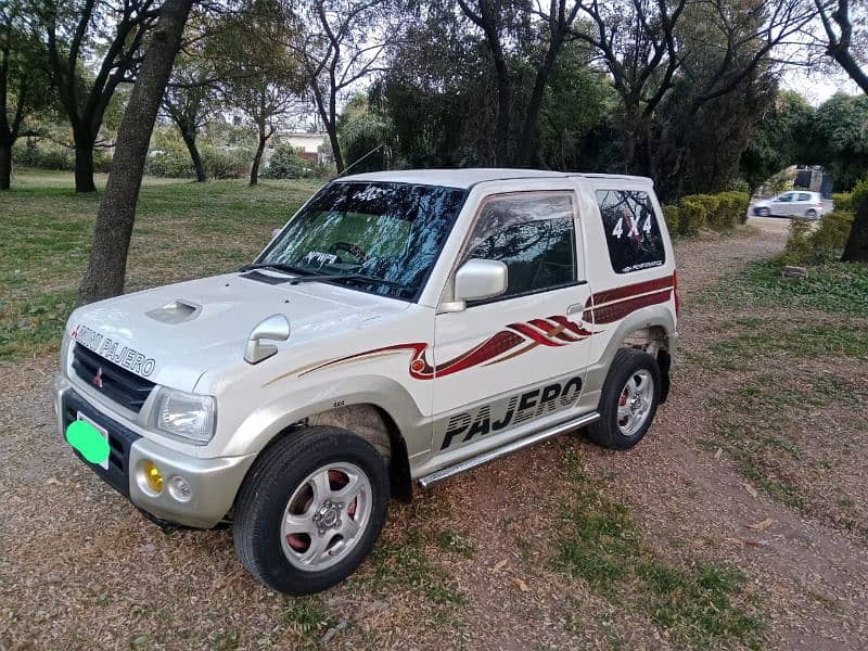 Mitsubishi mini pajero in amazing condition 660cc  turbo manual 4/4 0