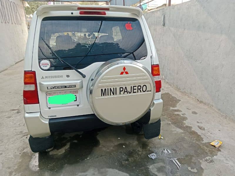 Mitsubishi mini pajero in amazing condition 660cc  turbo manual 4/4 3