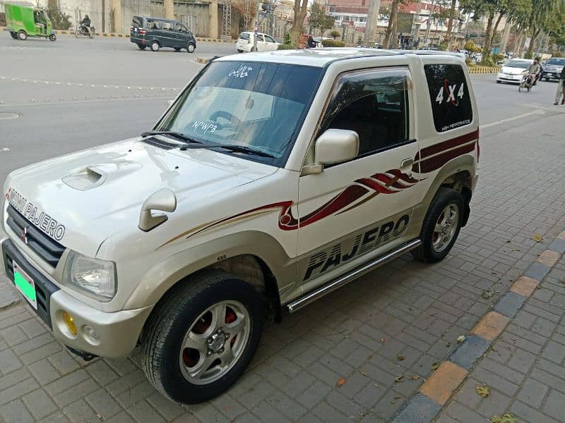 Mitsubishi mini pajero in amazing condition 660cc  turbo manual 4/4 4