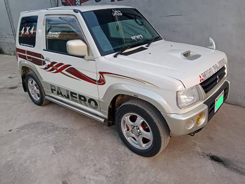 Mitsubishi mini pajero in amazing condition 660cc  turbo manual 4/4 5