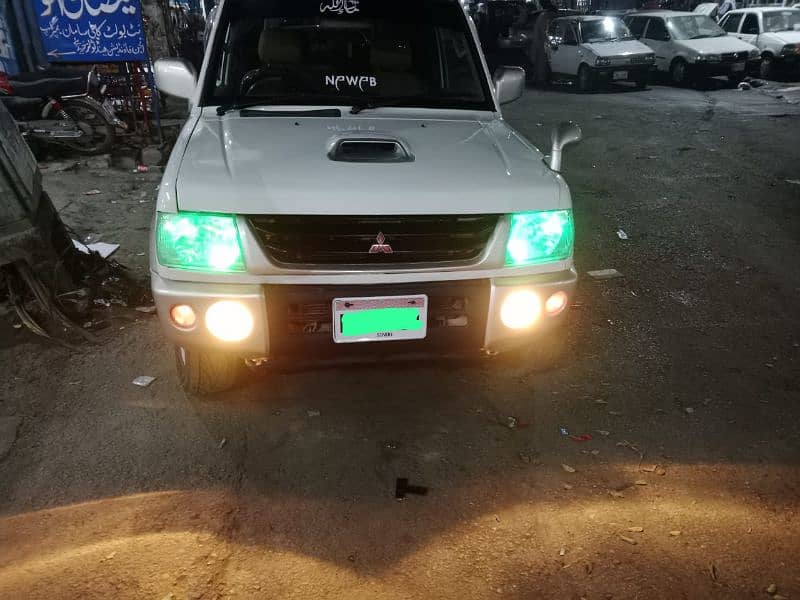 Mitsubishi mini pajero in amazing condition 660cc  turbo manual 4/4 6