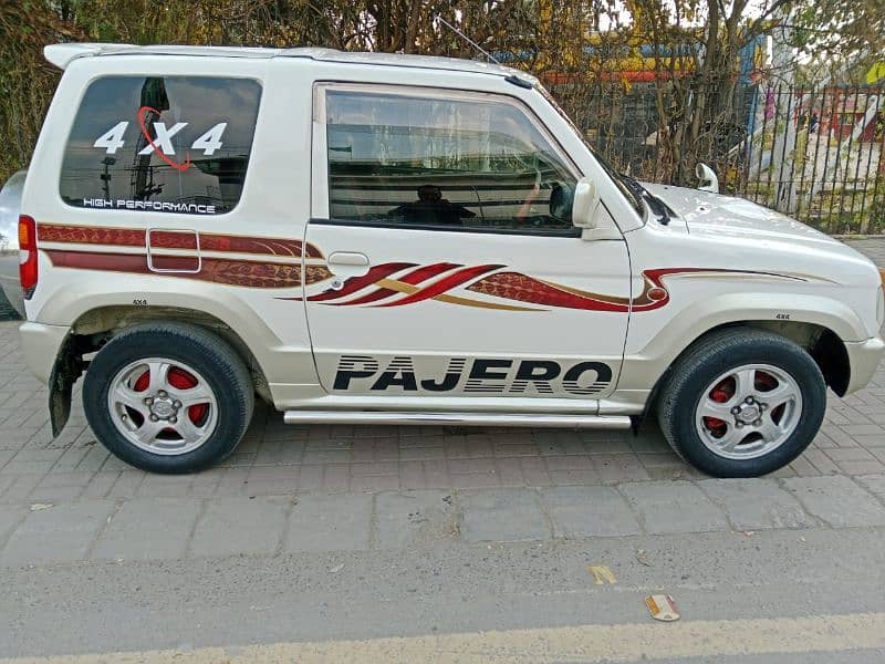 Mitsubishi mini pajero in amazing condition 660cc  turbo manual 4/4 7