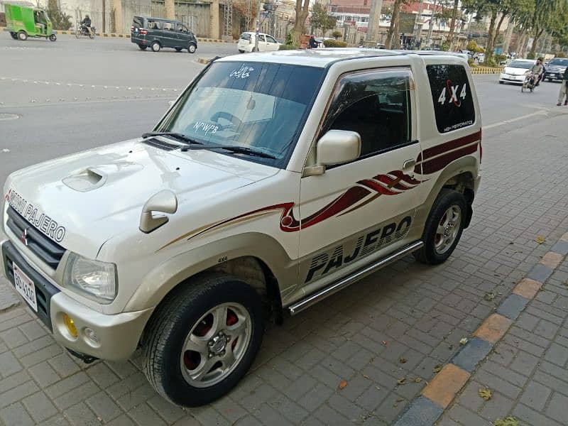 Mitsubishi mini pajero in amazing condition 660cc  turbo manual 4/4 18