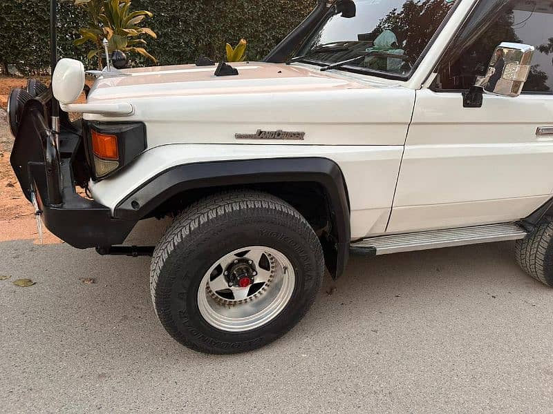 Toyota Land Cruiser 1991 4