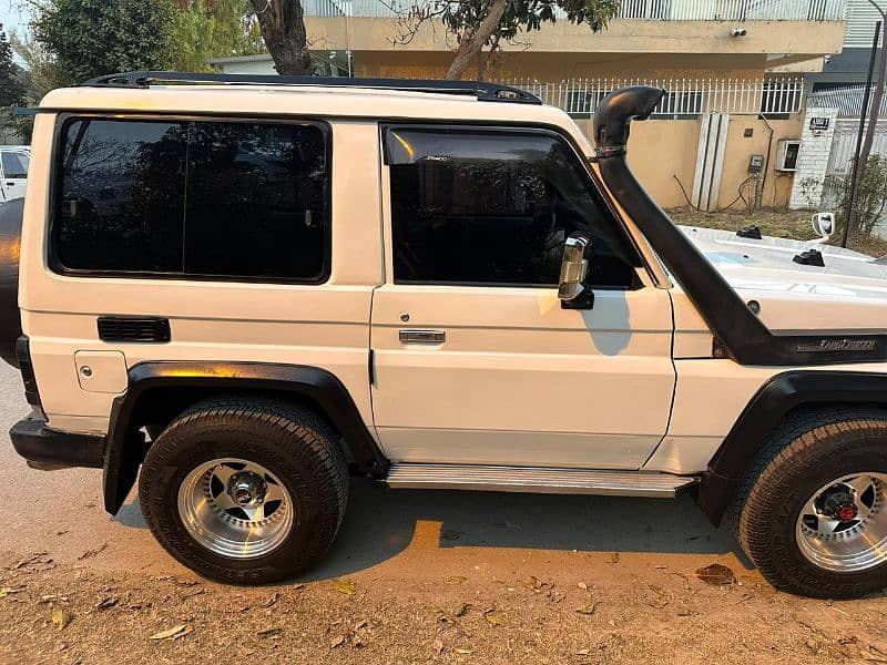 Toyota Land Cruiser 1991 5