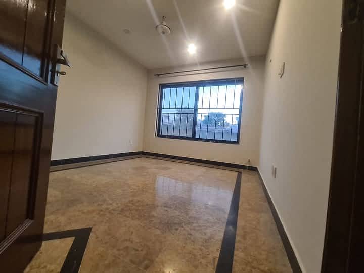 4 Bed Ground Floor Apartment 9