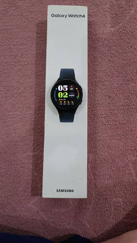 galaxy watch 4 (44mm) with orignal box and charger 6