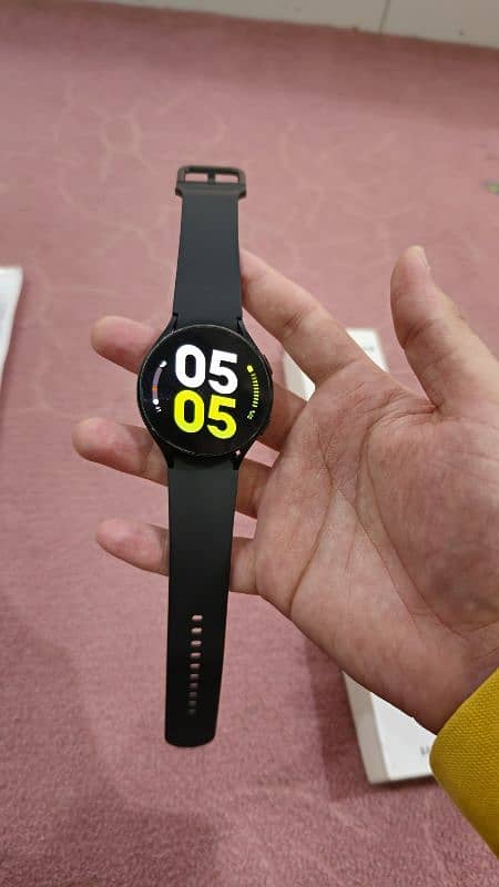 galaxy watch 4 (44mm) with orignal box and charger 7