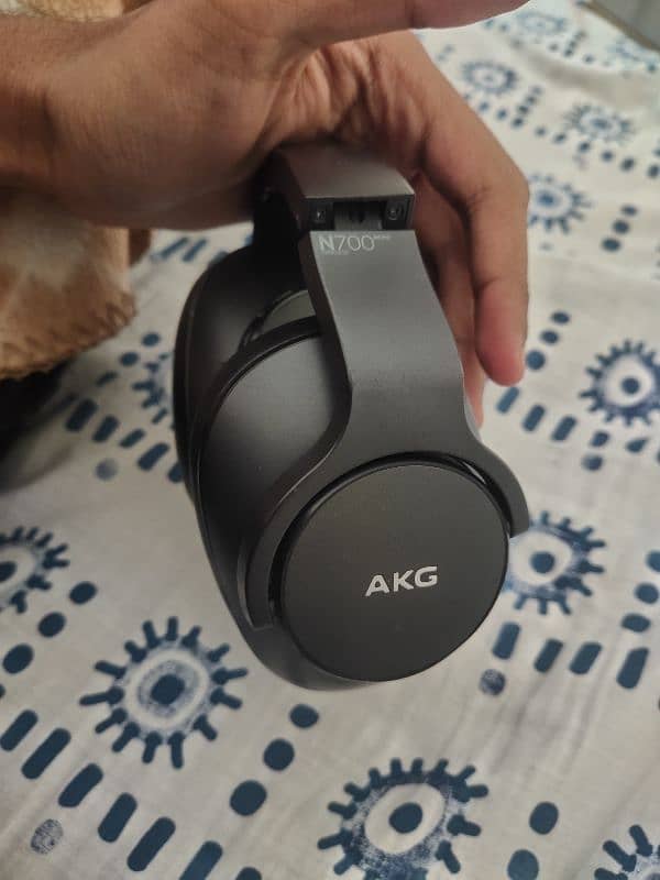 AKG-N700 NCM2 ANC premium wireless headphones 2