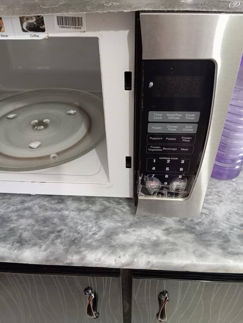 Microwave oven 4