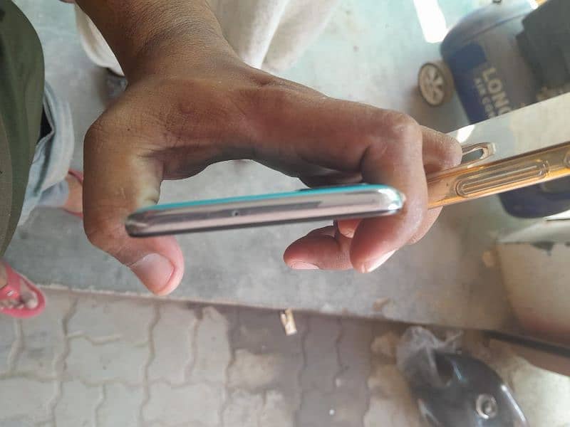 onley phone h panal py  shade h or thora panal totgy h  baki chalna ma 6