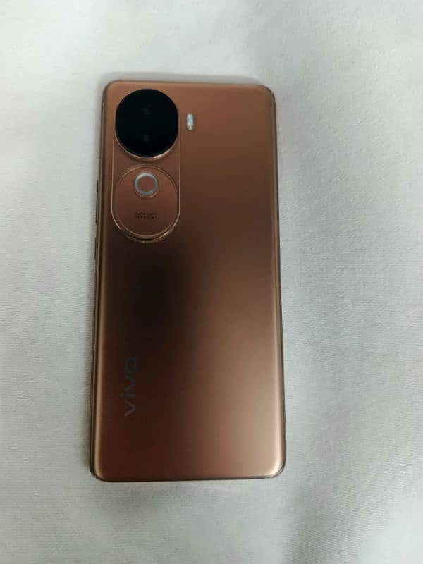 VIVO V 40E 4