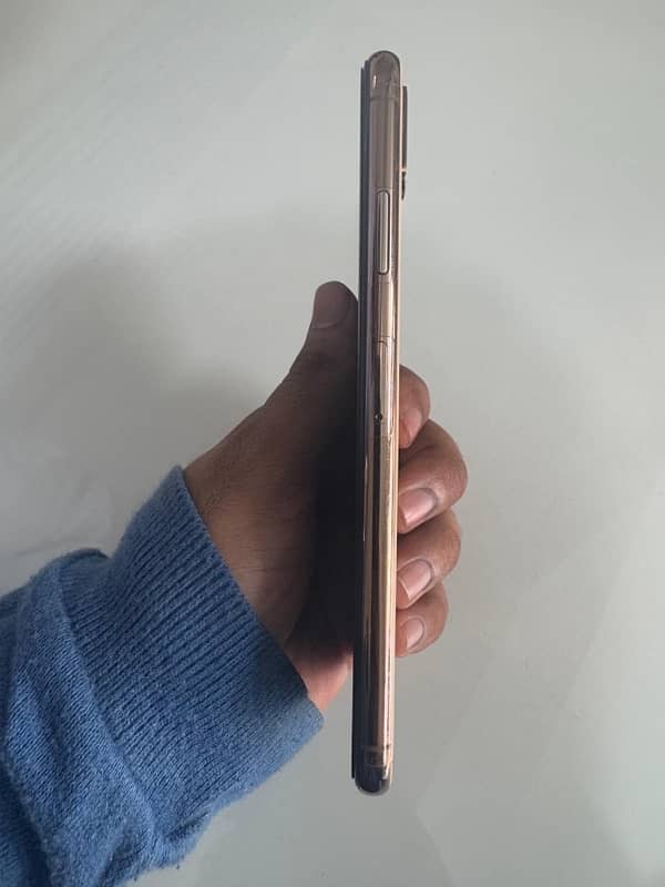 iphone xsmax 256gb pta approved 4