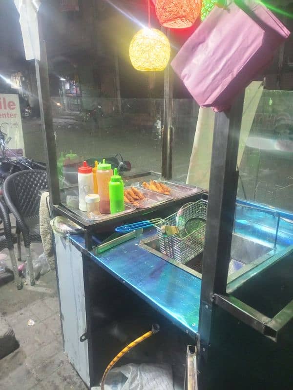 Fries Counter with 3 tray display set . .  10 lit fryer and burner 0