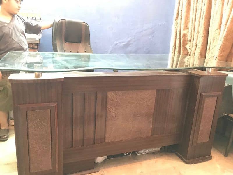 office table new condition 1