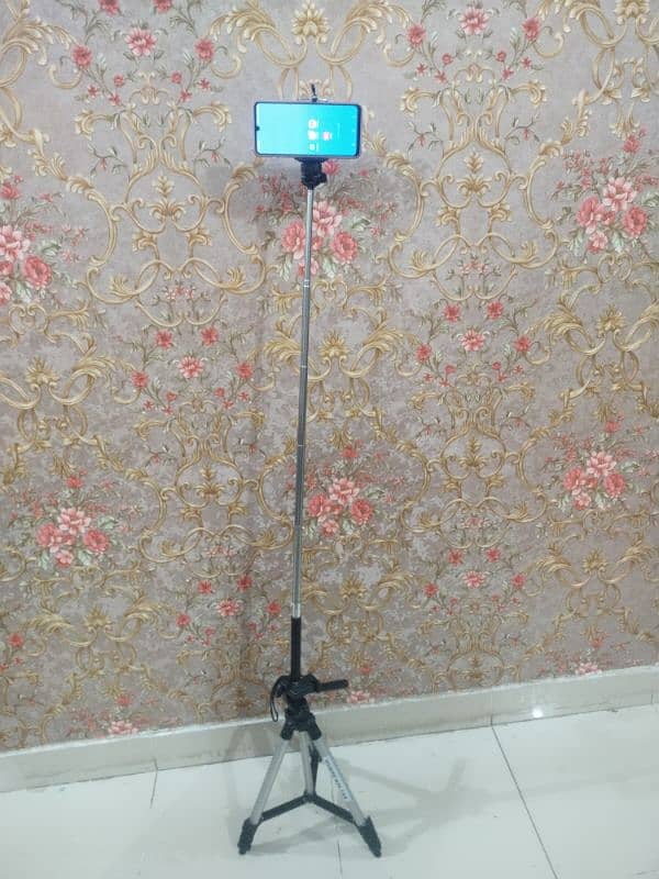 Tripod Stand 1