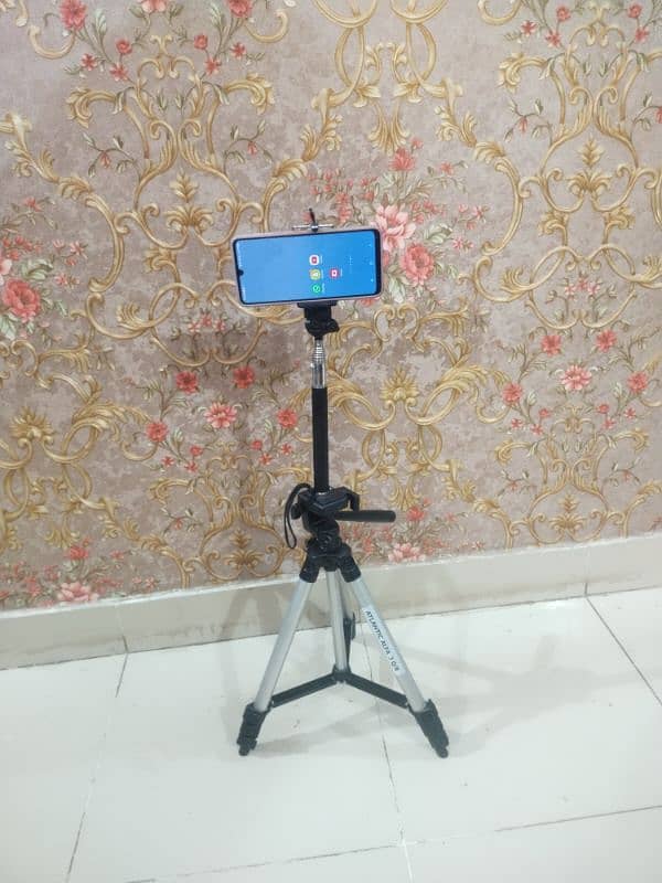 Tripod Stand 2