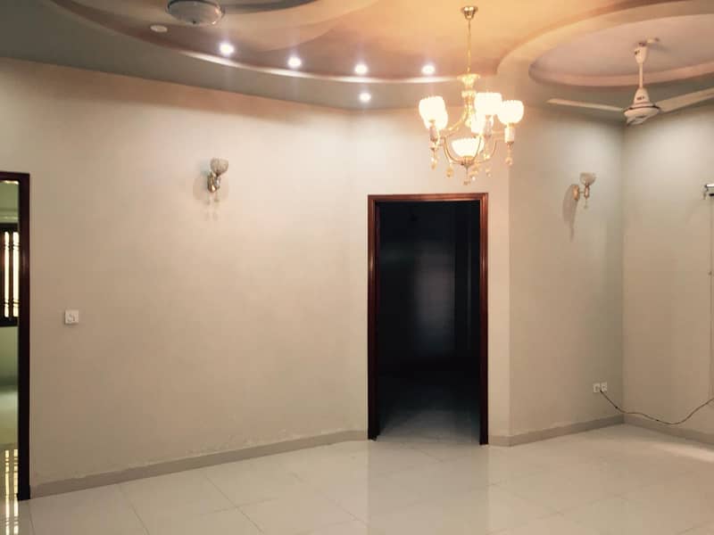 Renovated 400 sq Yard house for sale Gulshan e iqbal karachi sindh 2