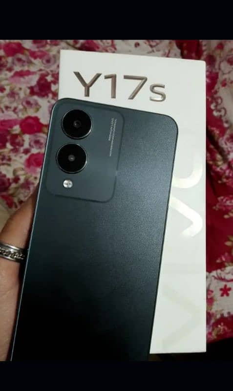 y 17s 4 128 ha Sath box and charger 1