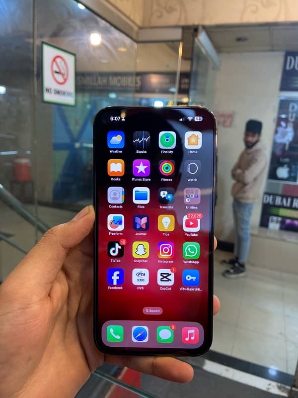 iPhone 13 Pro Max (non pta )  factory unlocked 256 GB 4 month sim time 5