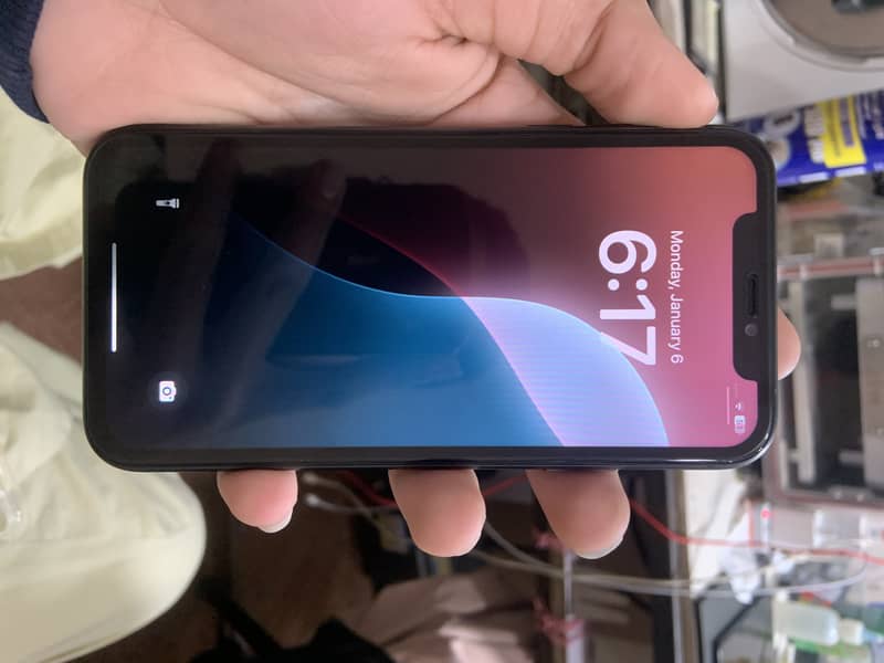 iPhone 11 All ok koi masla nai Thora sa shade hai 4