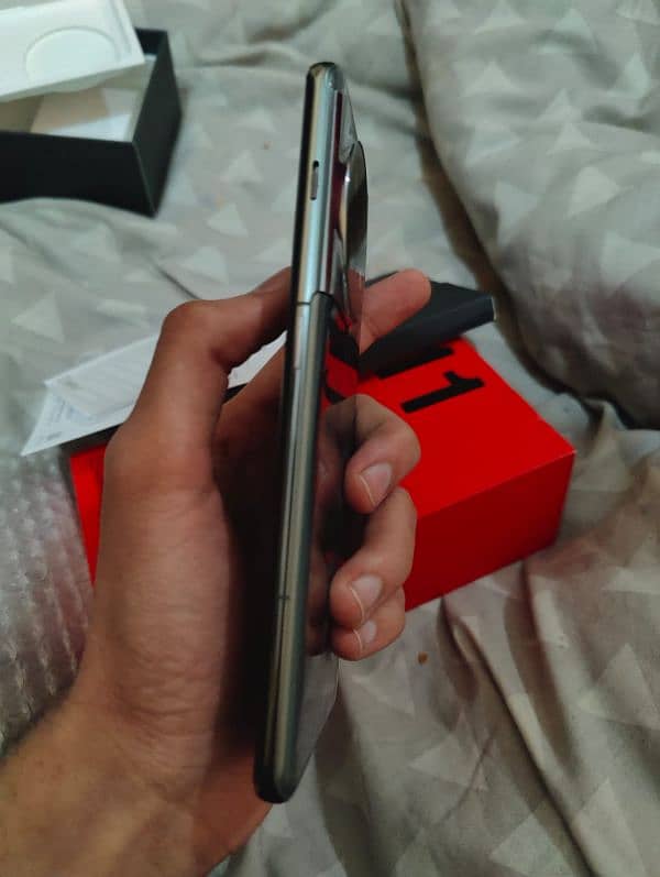 Oneplus 11 with box and charger 1