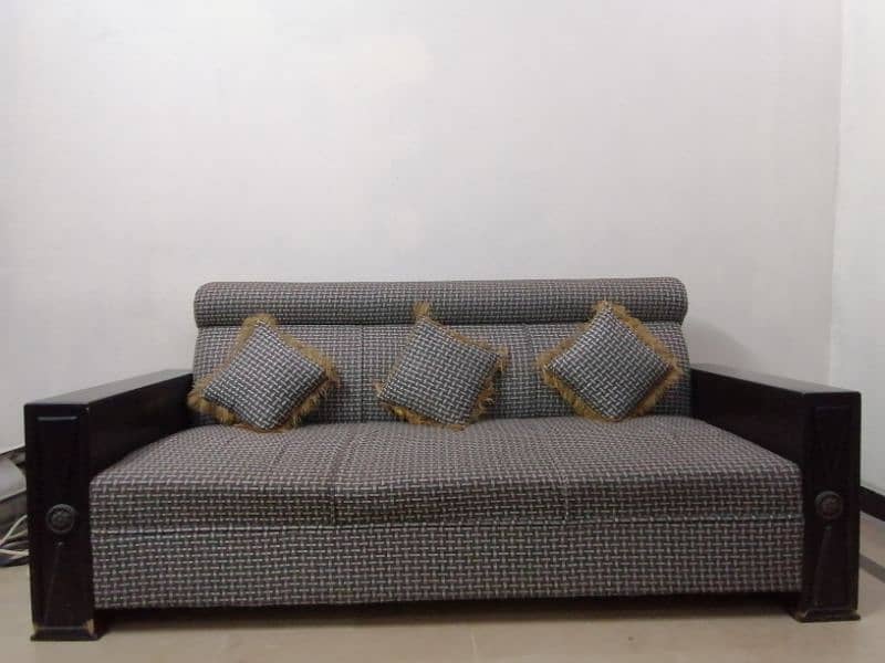 5 seater sofa 0